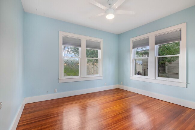 Building Photo - 4823 Fannin Dr