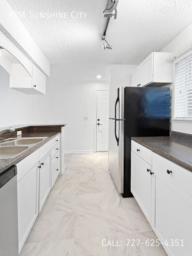 Building Photo - 2500 Winding Creek Blvd