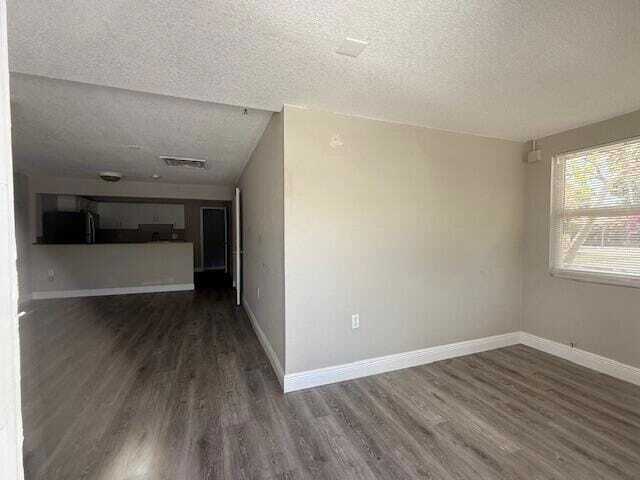 Building Photo - 400 Metcalf Ct