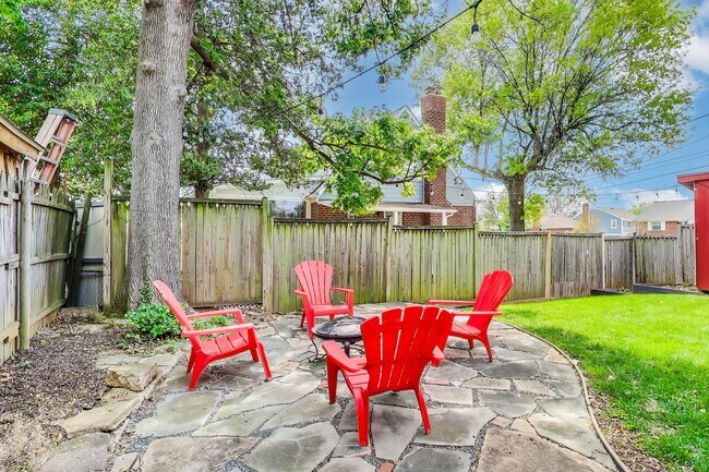 Building Photo - Coming Soon! Charming 4 Bedroom, 2 Bath Ca...