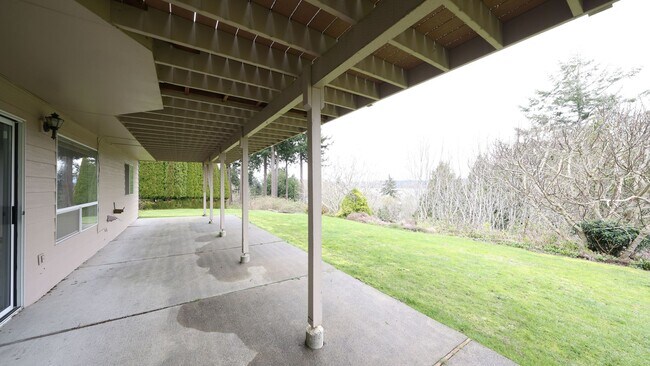 Building Photo - 3 Bed 2.5 Bath - View Home - Private Large Lot - Pet Friendly - NAS Whidbey