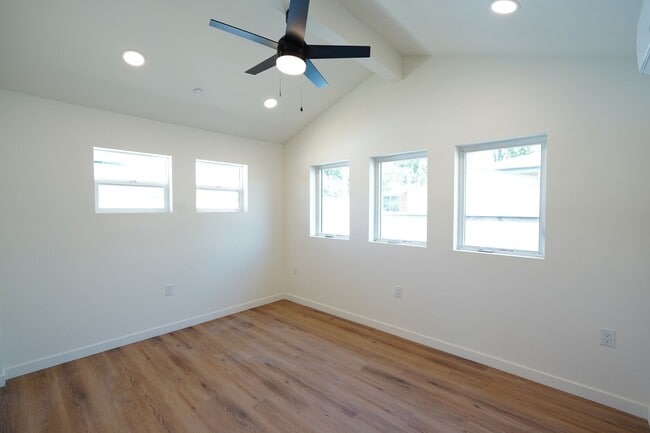 Building Photo - 4805 Charlotte Way