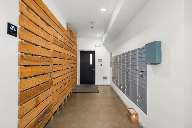 Building Photo - 1806 23rd Ave