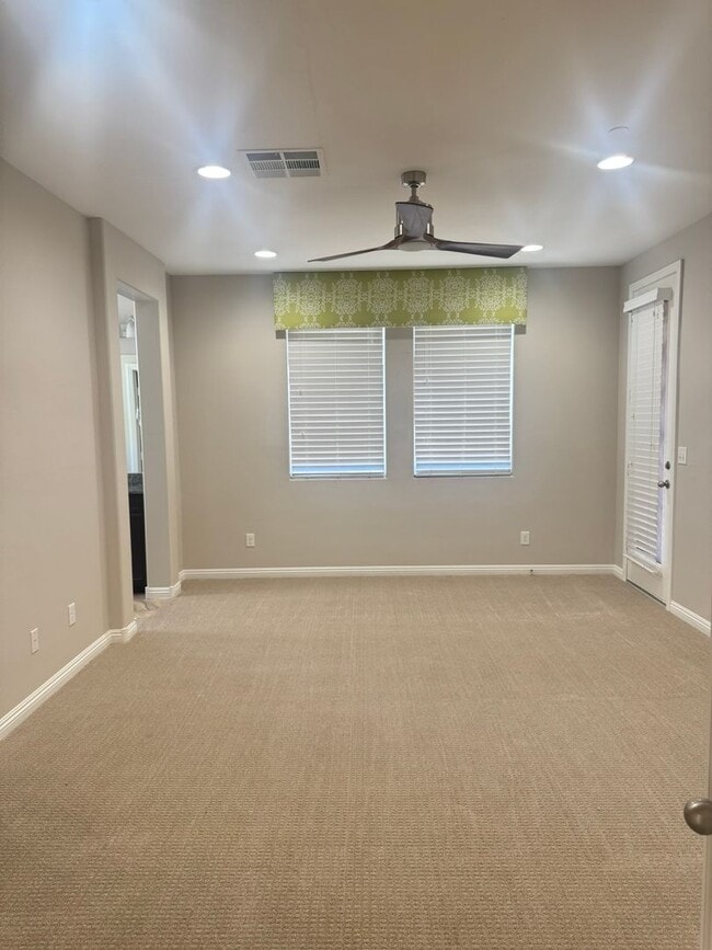 Building Photo - Gorgeous 3 Bed Single Story Home in Henderson - MOVE IN SPECIAL!!! 1/2 OFF 1ST MONTHS RENT OAC IF...