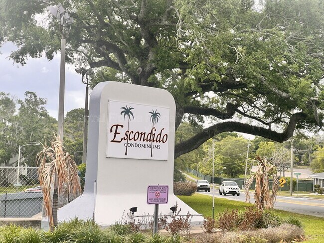 Building Photo - 17 Escondido Cir