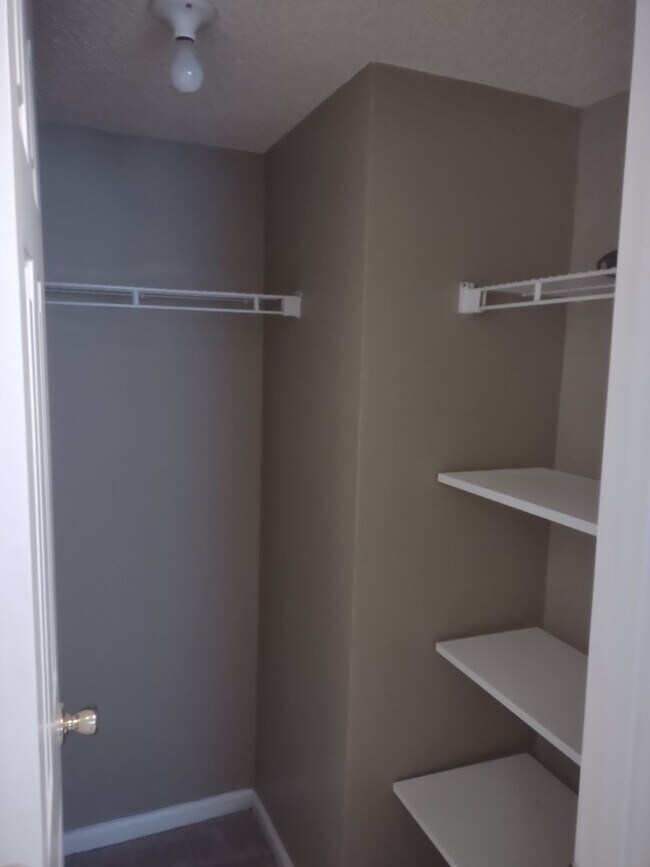 Building Photo - 202 Hookston Way