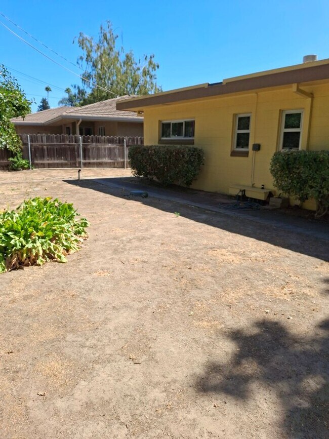 Building Photo - COMING SOON!!! Beautiful South Land Park h...