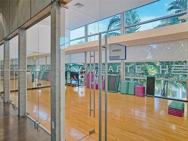 Building Photo - 2950 NE 188th St