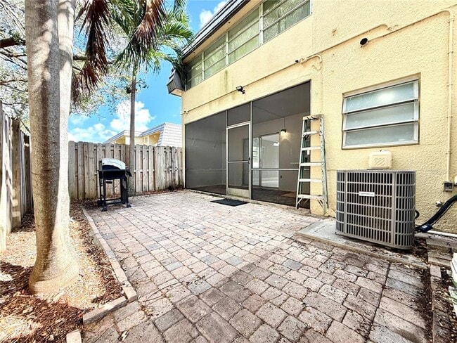 Building Photo - 8757 SW 137th Ave