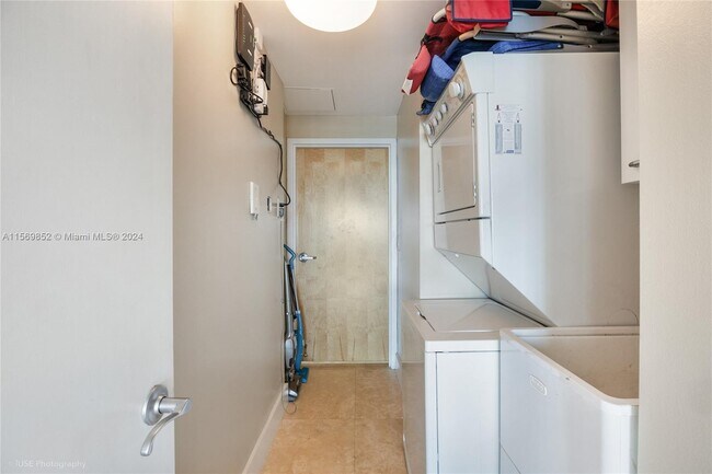 Building Photo - 19400 Turnberry Way