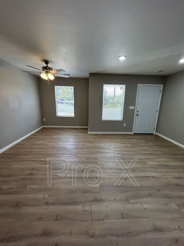 Building Photo - 716 Columbus St