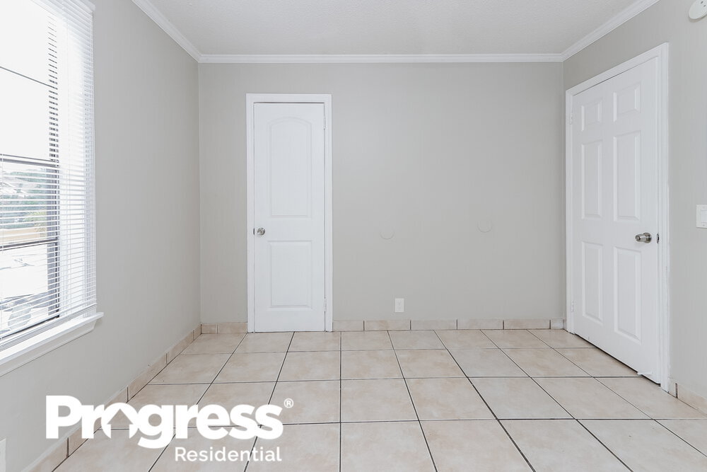 Building Photo - 1496 W 31st St