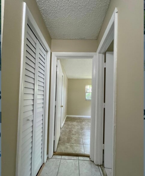 Building Photo - 4671 SW 66th Ave