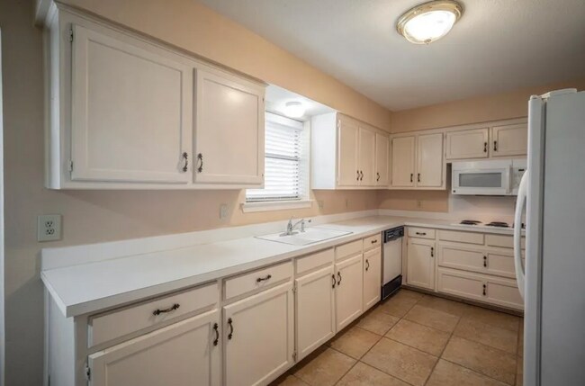Building Photo - 2507 Radcliffe Dr