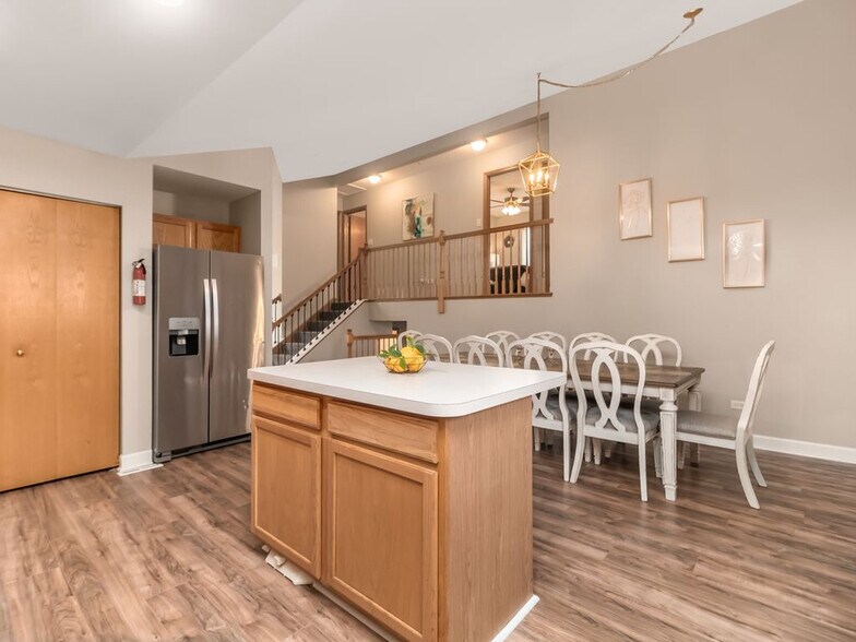 Building Photo - 1810 Wind Song Dr