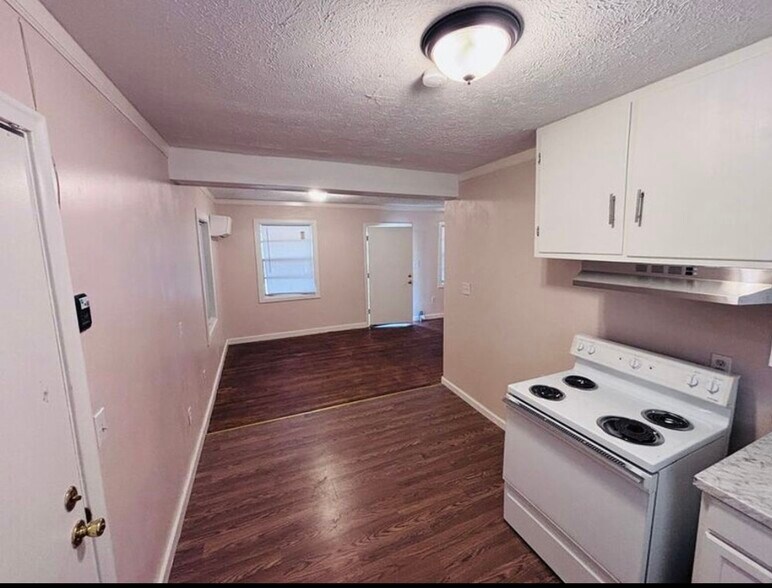 Building Photo - 5082 Lurline Dr