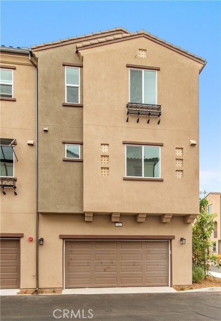 Building Photo - 2215 W Orange Ave
