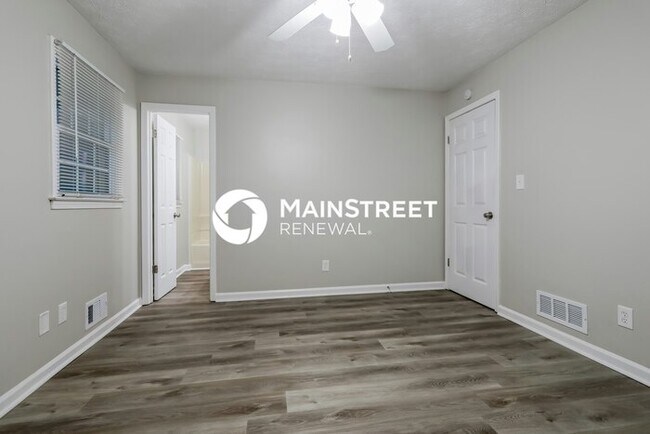 Building Photo - 4 Bedroom Pet-Friendly Home in LITHONIA, GA with Main Street Renewal