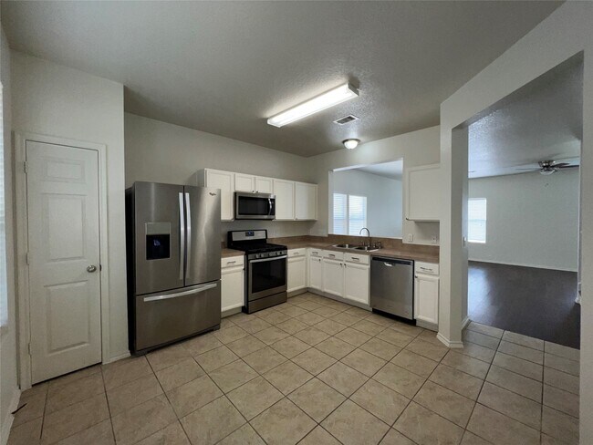 Building Photo - 18823 S Lyford Dr