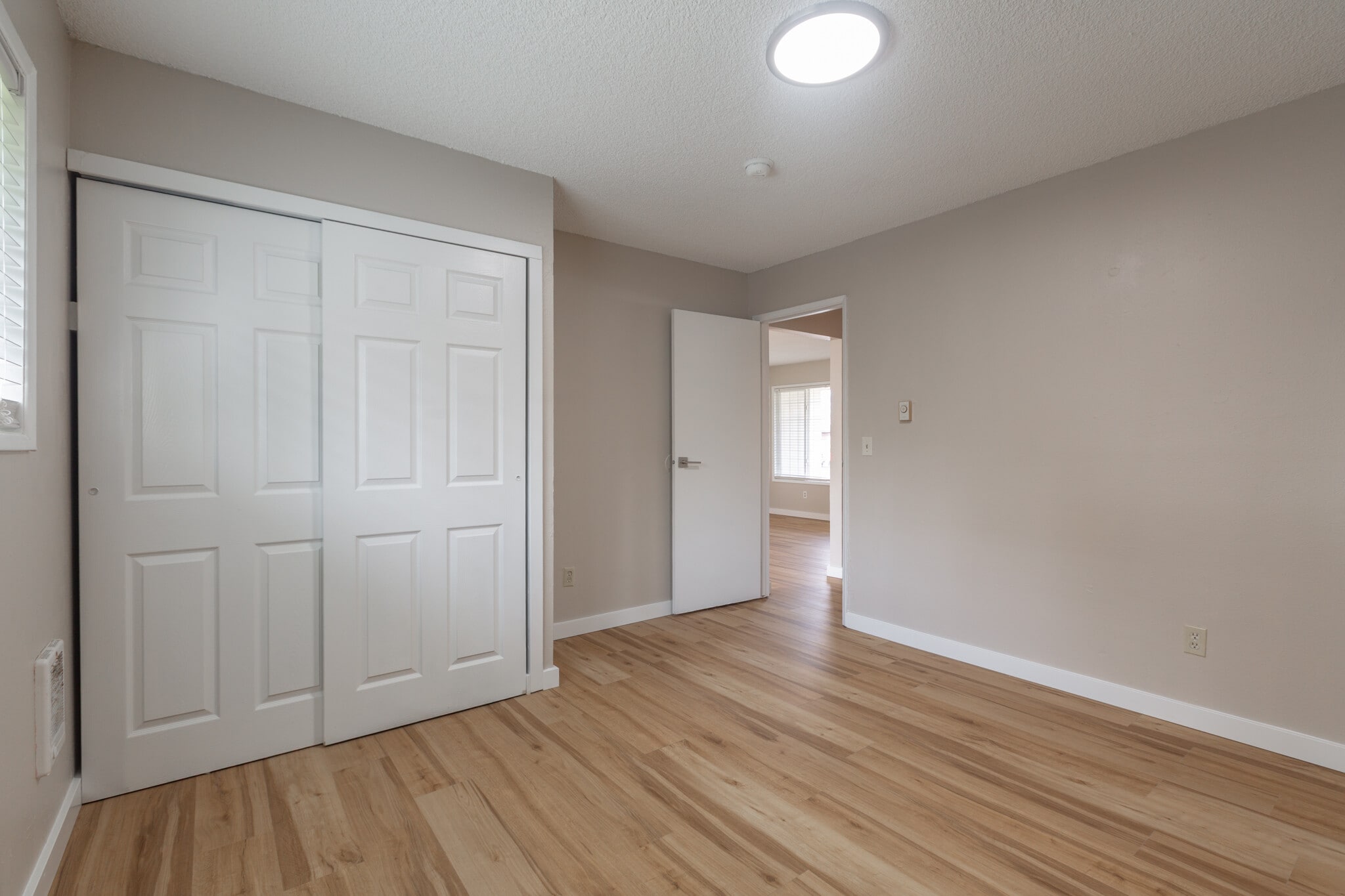 Building Photo - 110 SW Fleishauer Ln