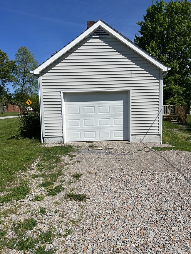 Building Photo - 669 Old Frame Rd