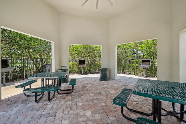 Building Photo - 1597 NW Cataluna Cir