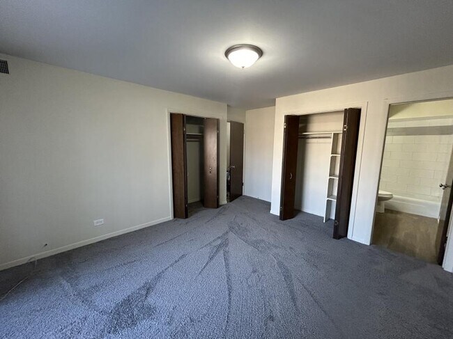Building Photo - 2 bedroom in Lake Zurich IL 60047
