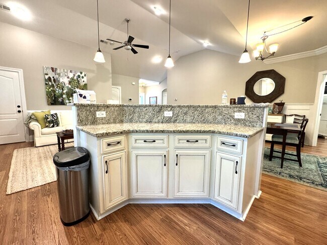 Building Photo - Stunning Home with an Upstairs Apartment or In-law Suite