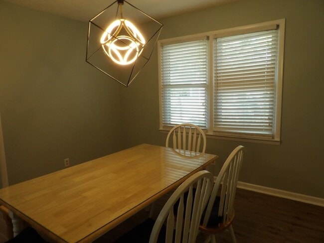 Building Photo - 917 9th Ave S