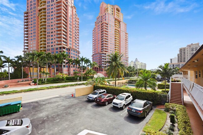 Building Photo - 2131 N Ocean Blvd