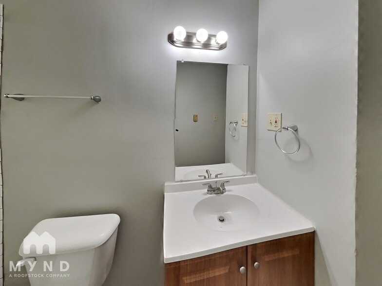 Building Photo - 9155 Mason St