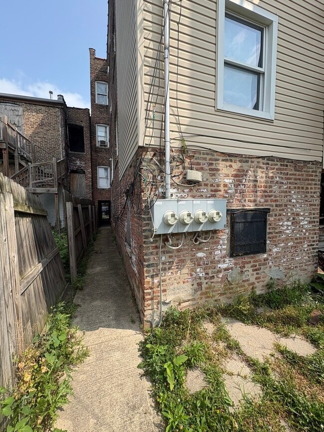 Building Photo - 4147 W Arthington St