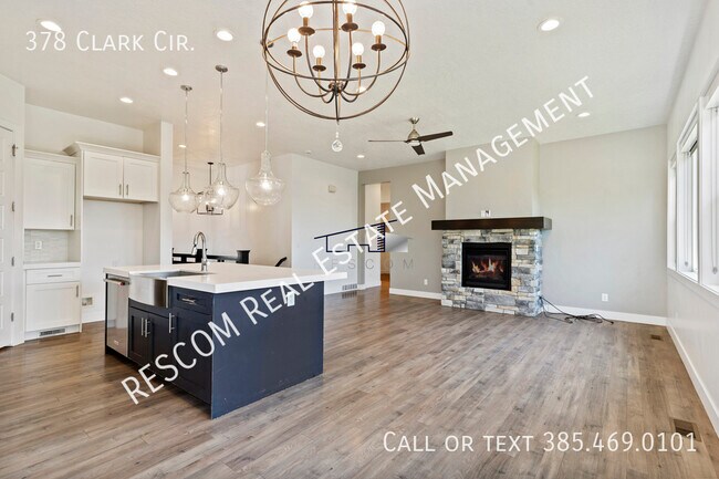 Building Photo - 378 Clark Cir