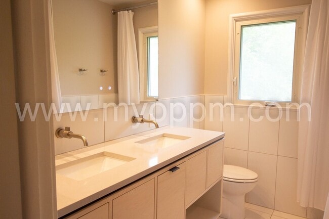 Building Photo - UPDATED 4bedroom Ranch Home!  $600 off the Deposit!!!