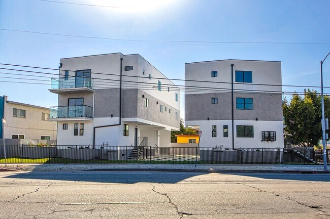 Building Photo - 1638 S Longwood Ave