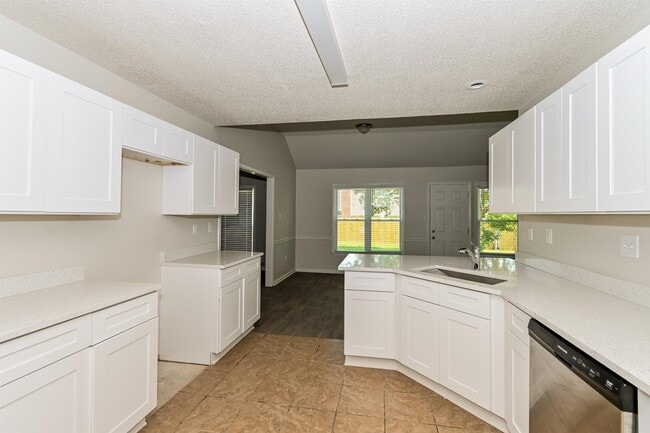 Building Photo - 7360 Red River Cove
