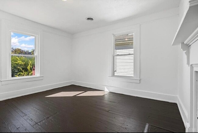 Building Photo - 620 Berryman Ave