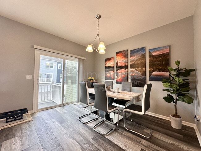 Building Photo - 724 Phalarope St