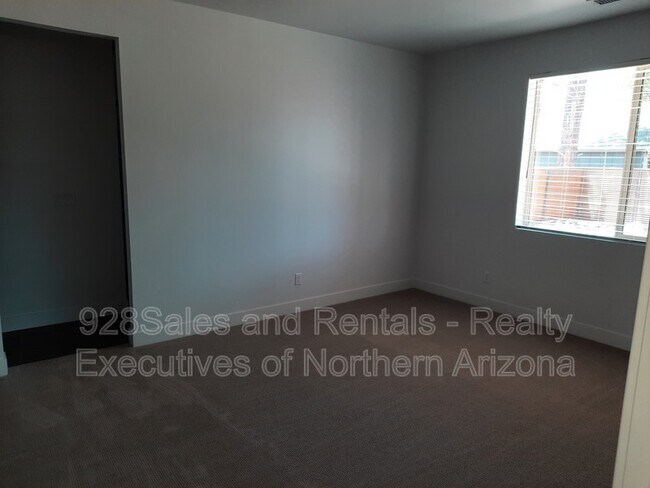 Building Photo - 2335 S Polaris Way
