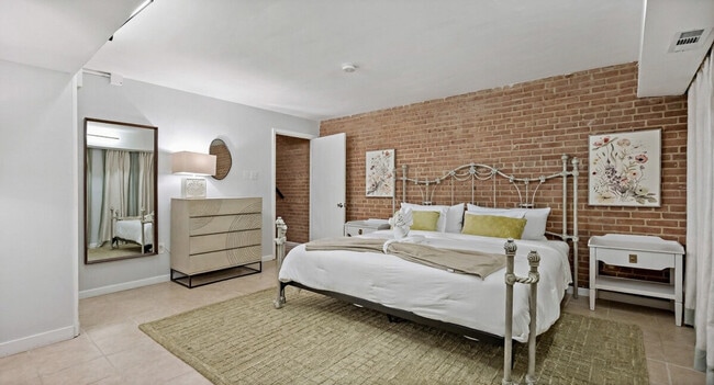 Building Photo - 3590 Water St NW