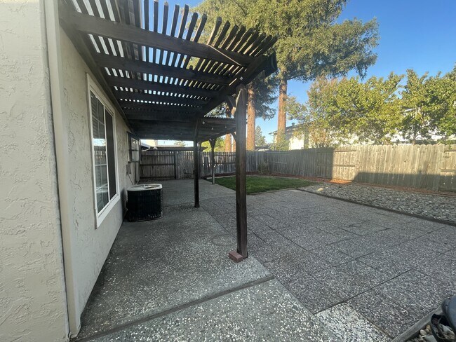 Building Photo - 160 Vail Ct