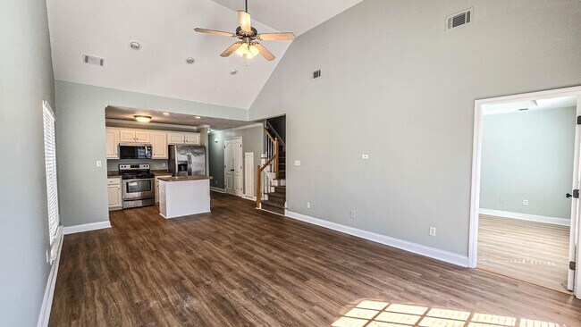 Building Photo - 831 Landing Dr