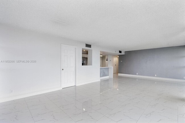 Building Photo - 600 Parkview Dr