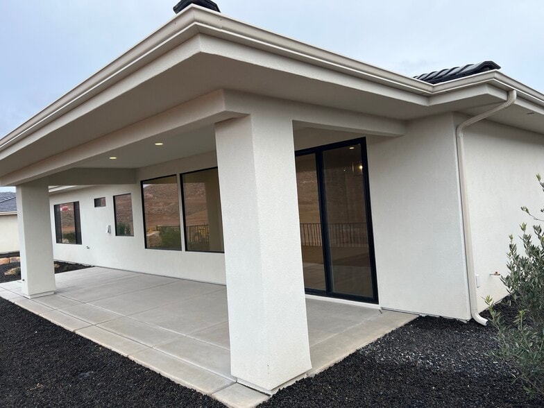 Building Photo - 2744 W Columbo Ln