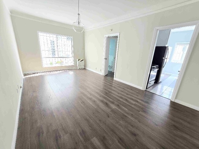 Building Photo - 851 Sanborn Ave