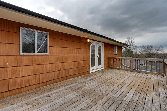 Building Photo - 3 bedroom, 1.5 Bathroom for rent!