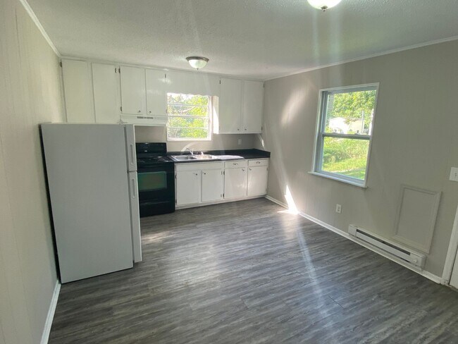 Building Photo - Updated 3 bed 1 bath in Brainerd! Vouchers Accepted! Leasing Specials Available!