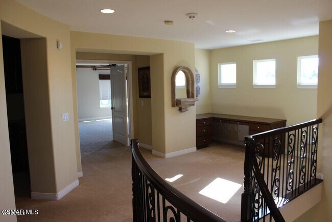 Building Photo - 1555 Arroyo View St