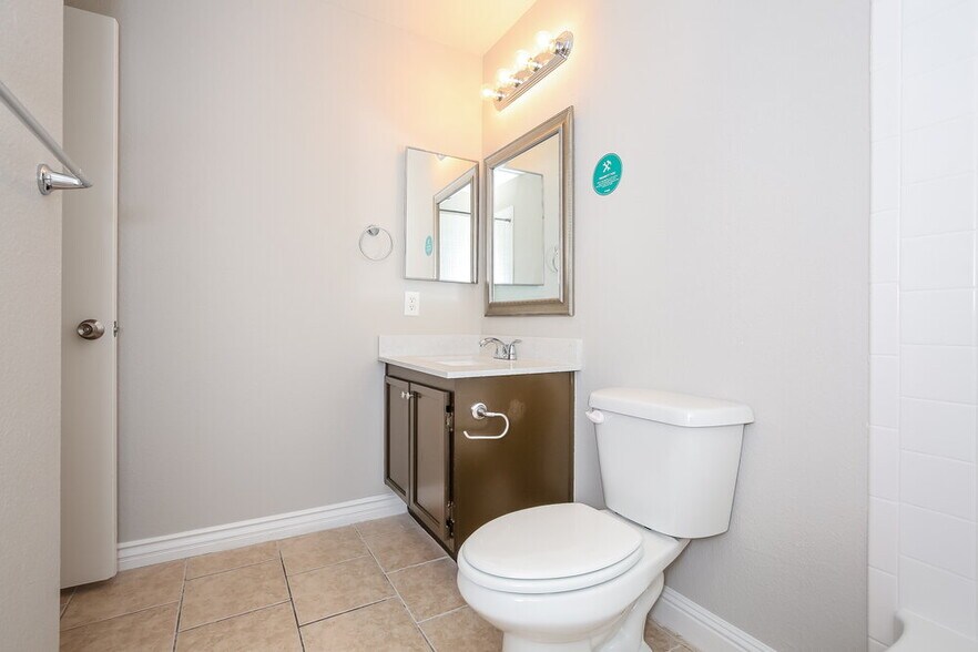 Building Photo - 364 Rancho Del Norte Dr