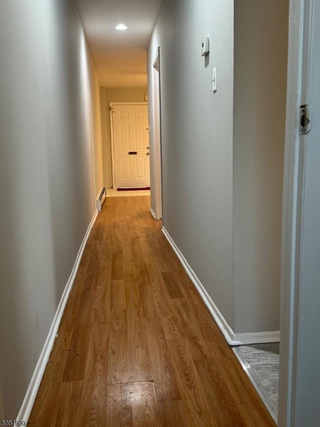 Building Photo - 703 Elm St